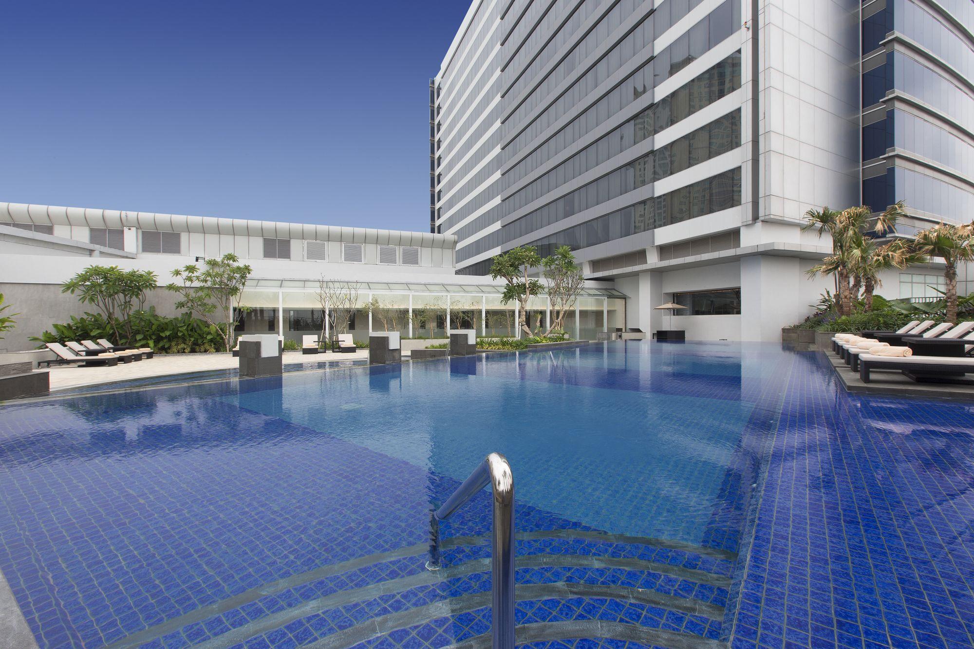 Sheraton Grand Jakarta Gandaria City Hotel Экстерьер фото