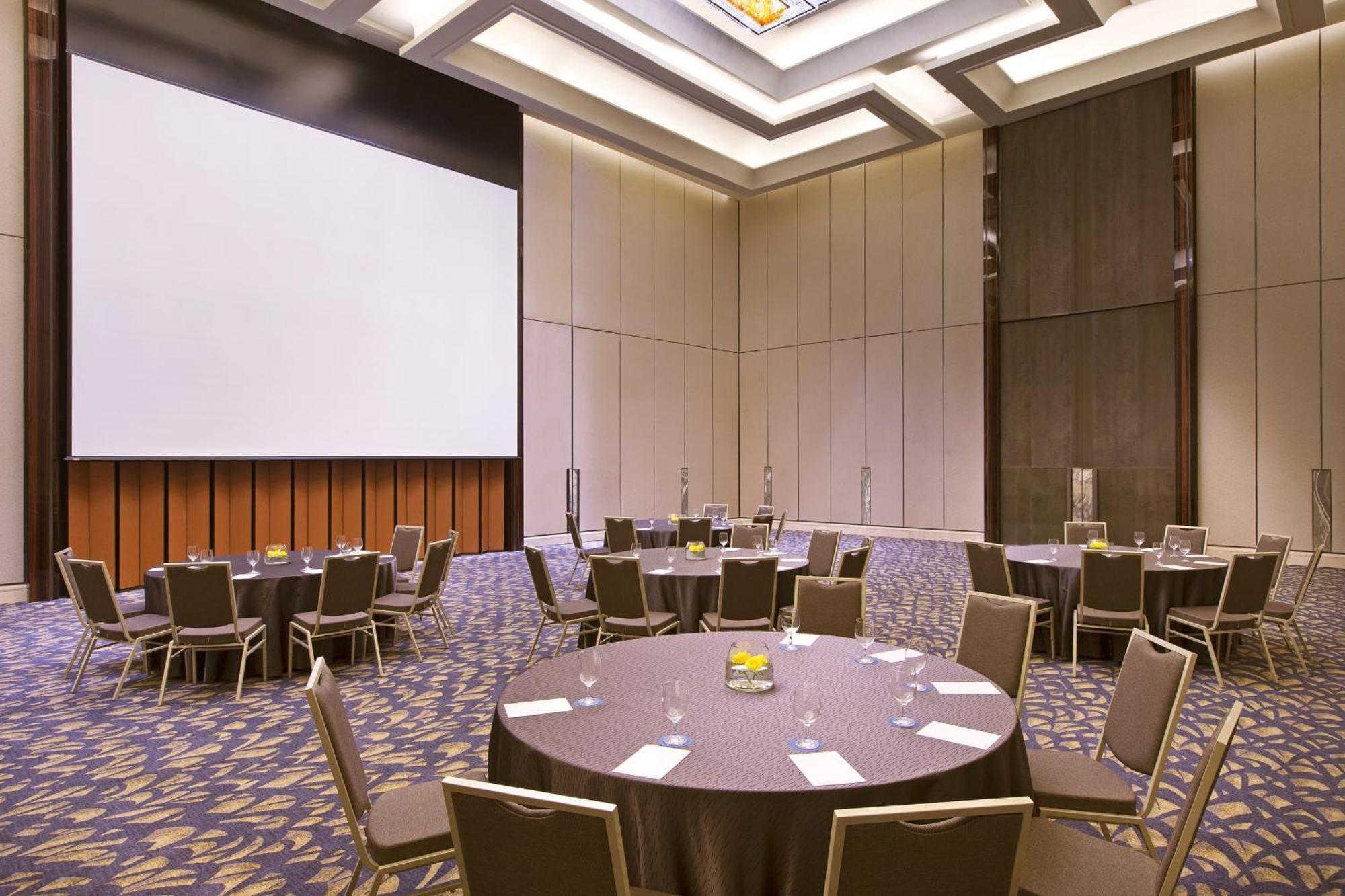 Sheraton Grand Jakarta Gandaria City Hotel Экстерьер фото