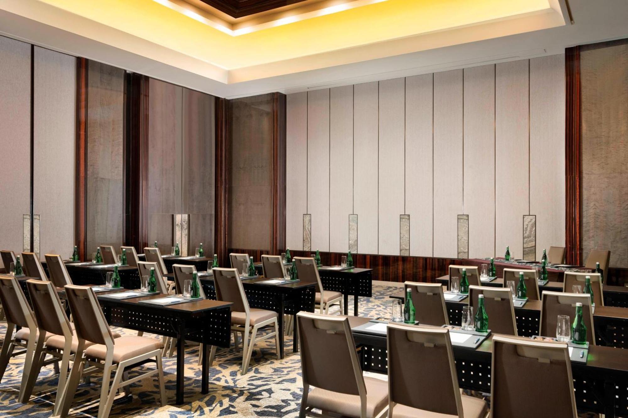 Sheraton Grand Jakarta Gandaria City Hotel Экстерьер фото