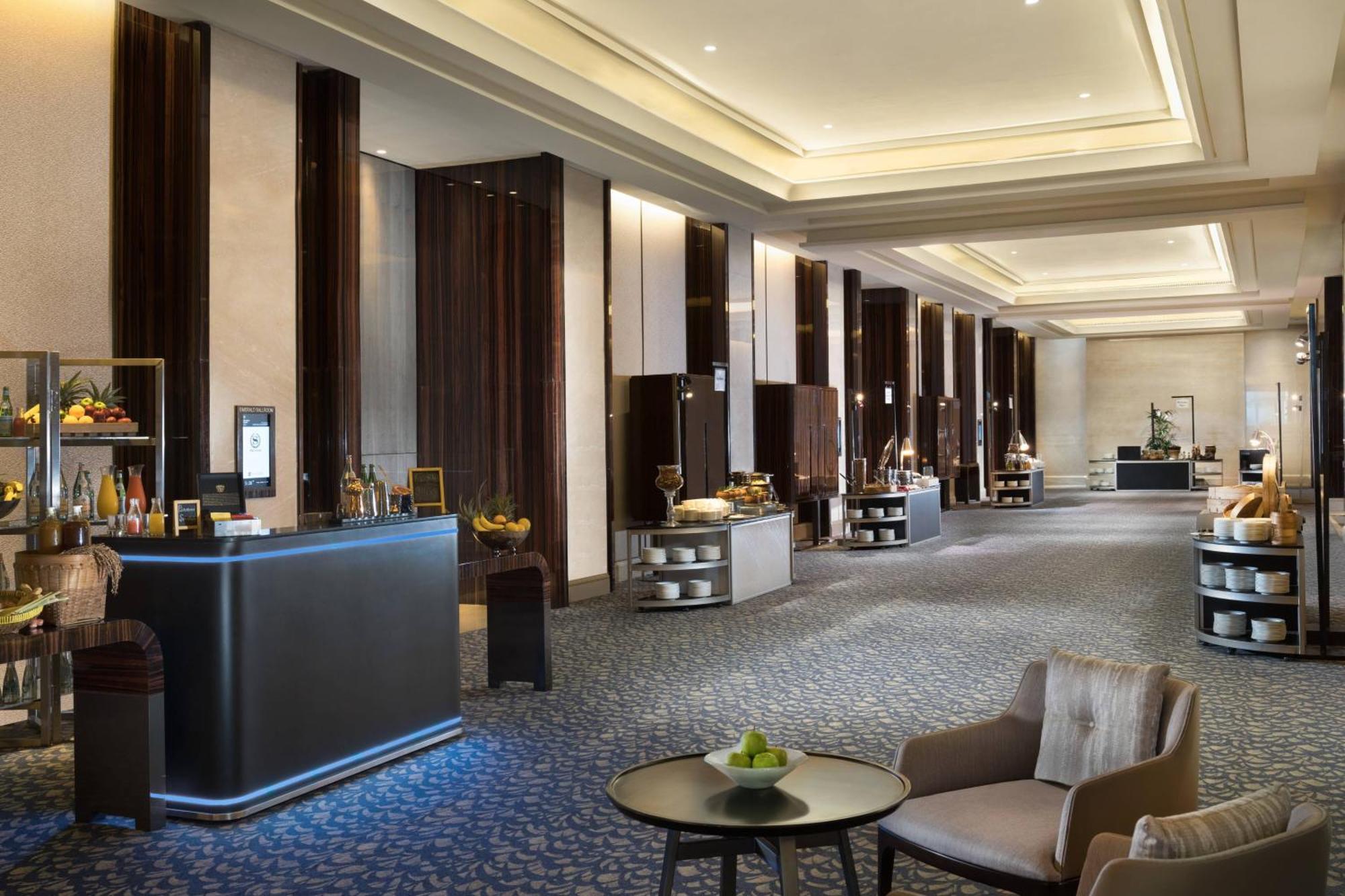 Sheraton Grand Jakarta Gandaria City Hotel Экстерьер фото
