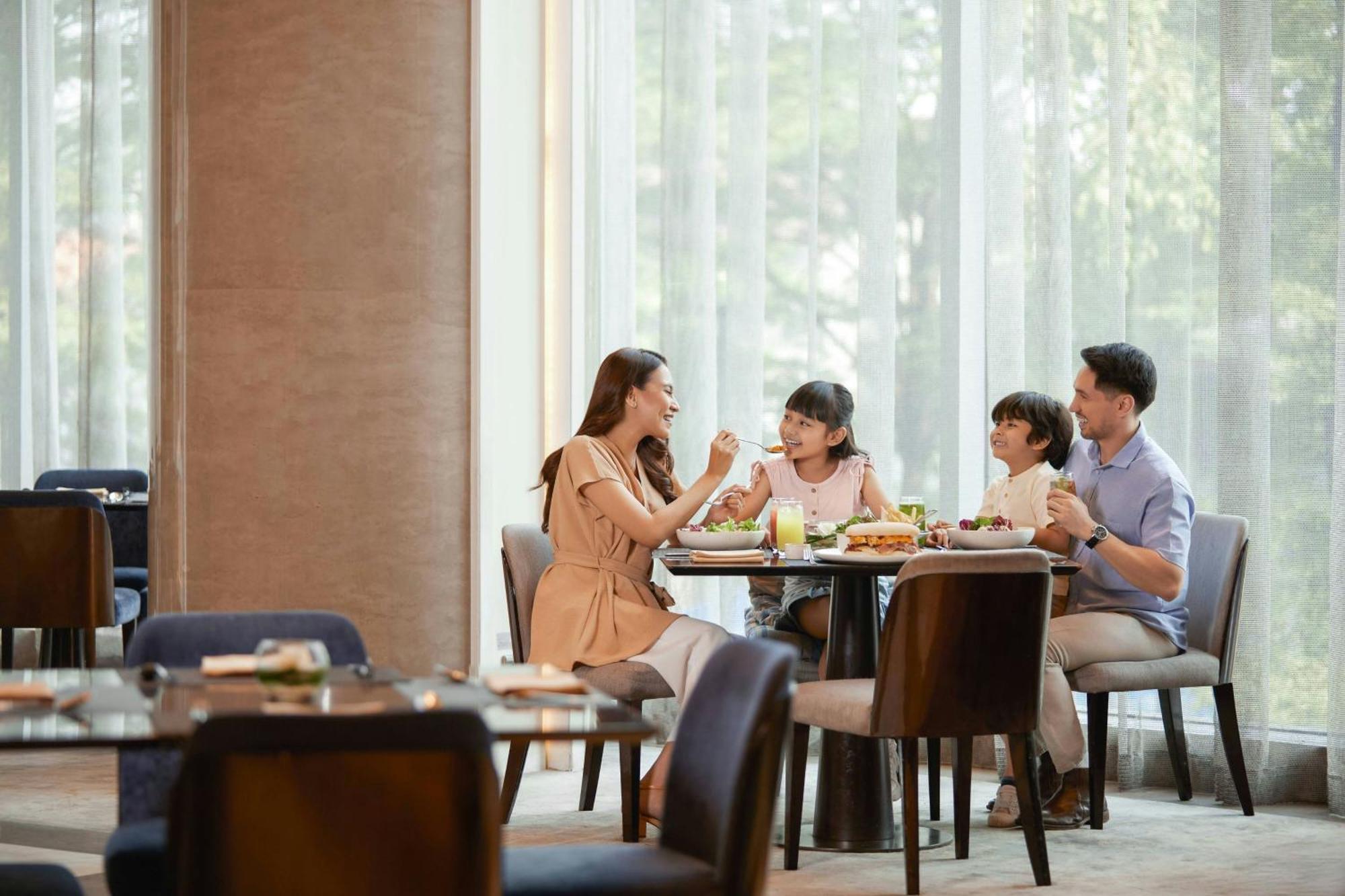 Sheraton Grand Jakarta Gandaria City Hotel Экстерьер фото